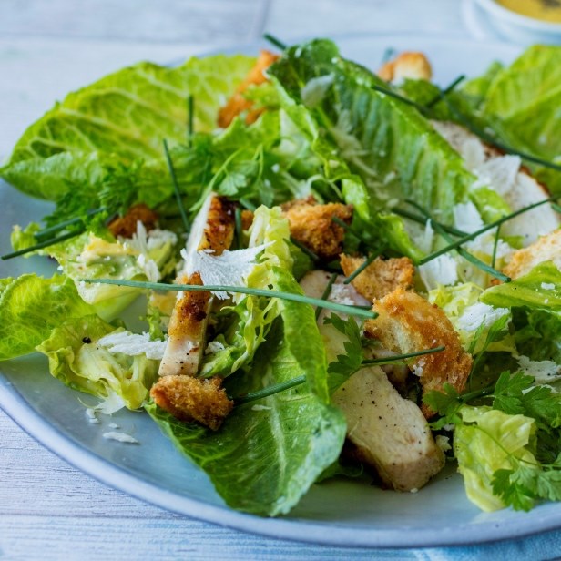 Cæsarsalat med kyllingbiter