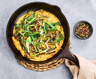 Vårløkpannekake med soyadipp