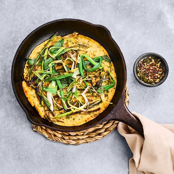 Vårløkpannekake med soyadipp