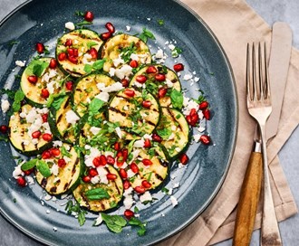 Grillet squash med granateple og fetaost