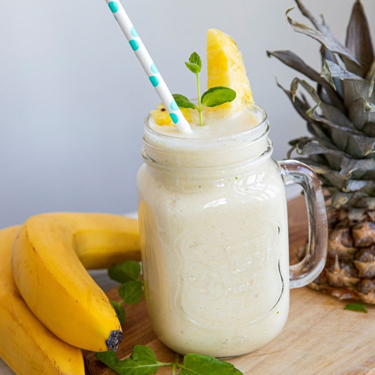 Smoothie med banan og ananas