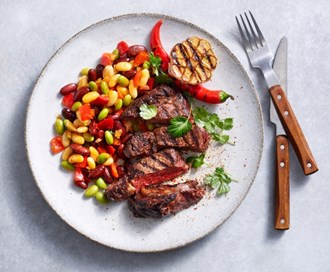 Biff med trippel bønnesalat
