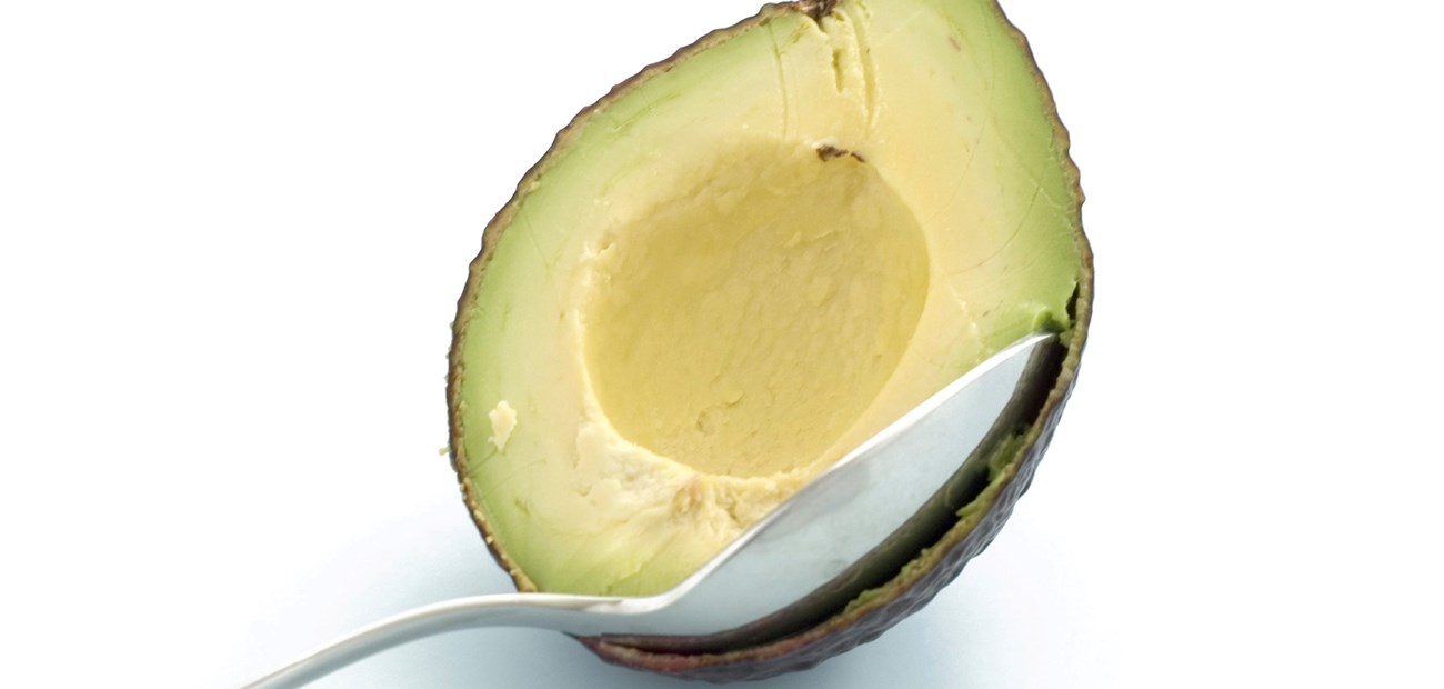 Slik deler og kutter du avokado