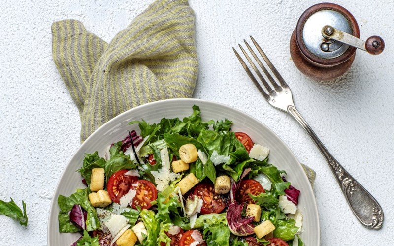 Prøv disse salatene til grillmaten 