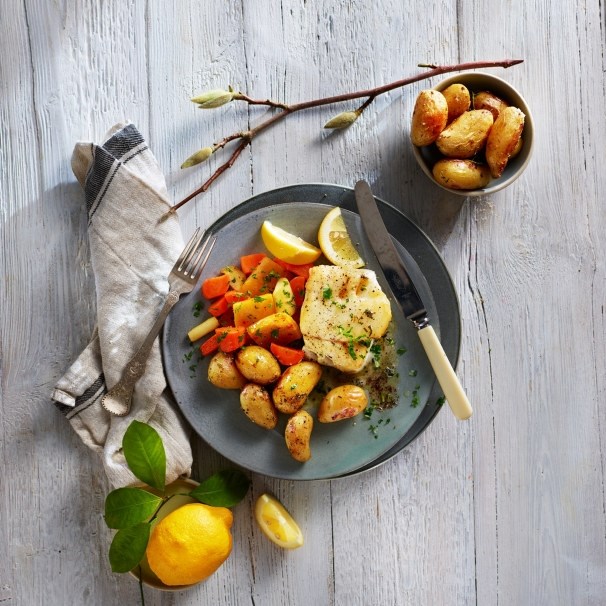 Stekt torsk med Småpoteter og Ovnsbakte Rotgrønnsaker