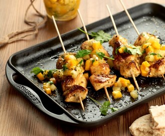 Kyllingspyd med gul kiwi og mangosaus