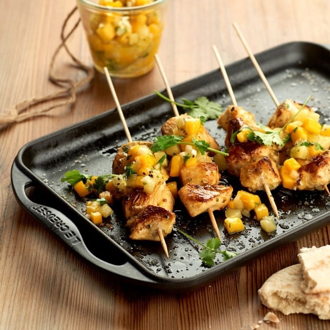 Kyllingspyd med gul kiwi og mangosaus