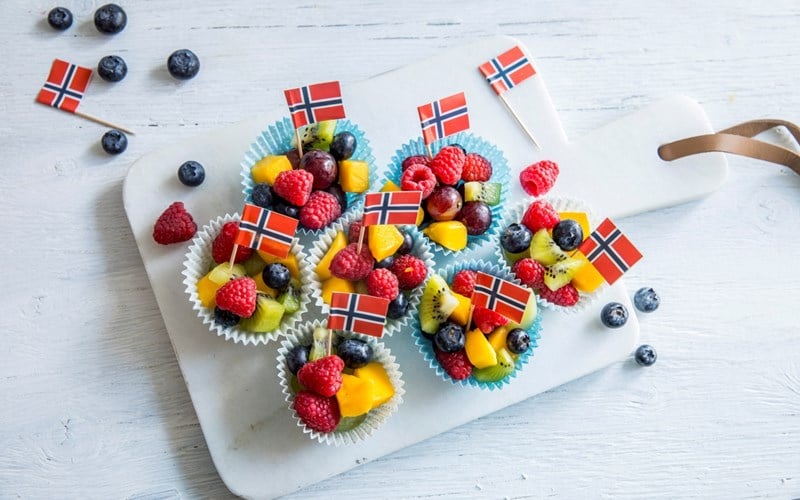 Frukt og bær i en festlig drakt!