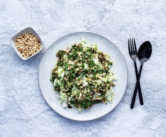 Superfrisk grillet spisskålsalat