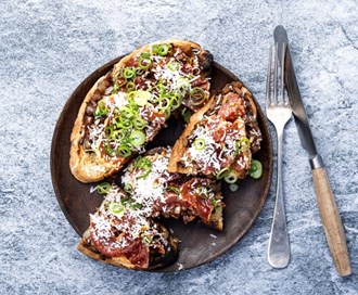 Soyakaramellisert løktoast