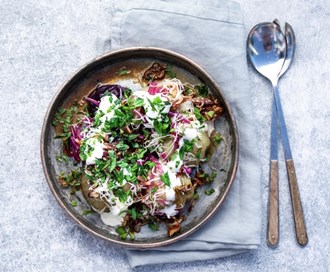 Helbakt løkbombesalat på grillen