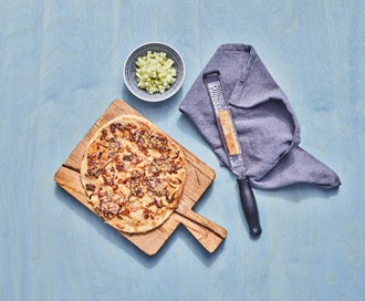 Tarte flambée med eplevinaigrette