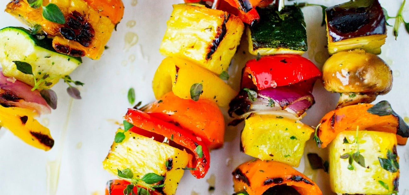 Frukt og grønt på grillen