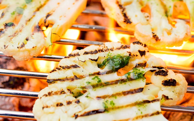 Grillet blomkål med urte- og chiliolje