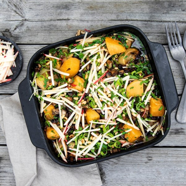 Bakt kålrot med sopp og friske epler