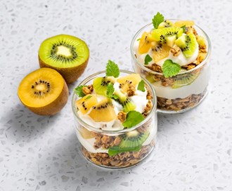 Trifli med gul og grønn kiwi