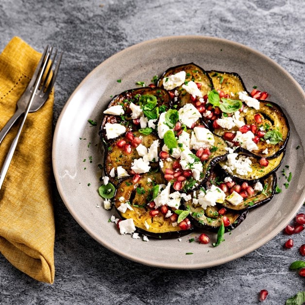 Stekt aubergine med granateple og fetaost