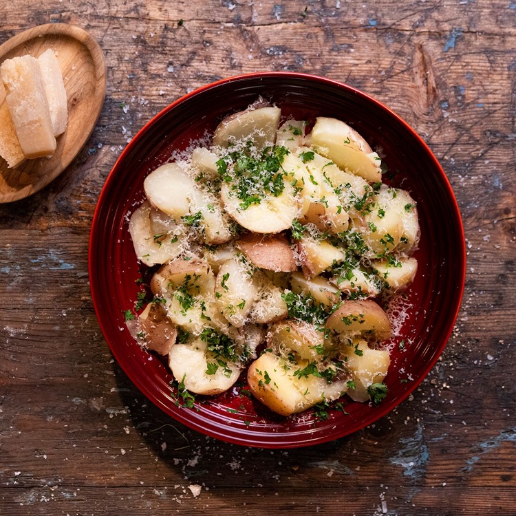 Kokte poteter med parmesan og urter