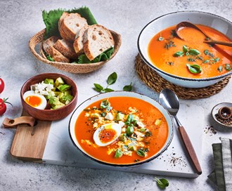 Suppe med paprika, tomat og avokado