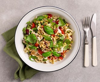 Pastasalat med tomat og mozzarella