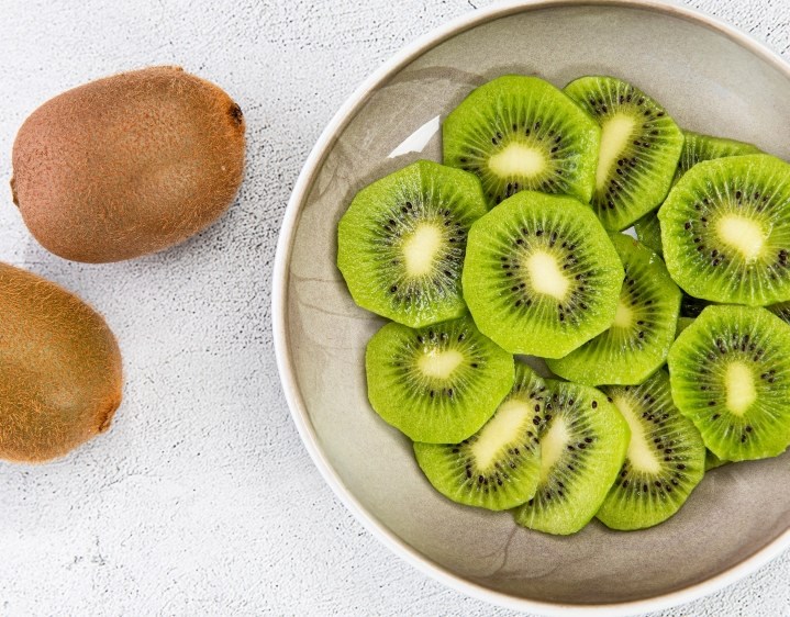 Slik deler og kutter du kiwi