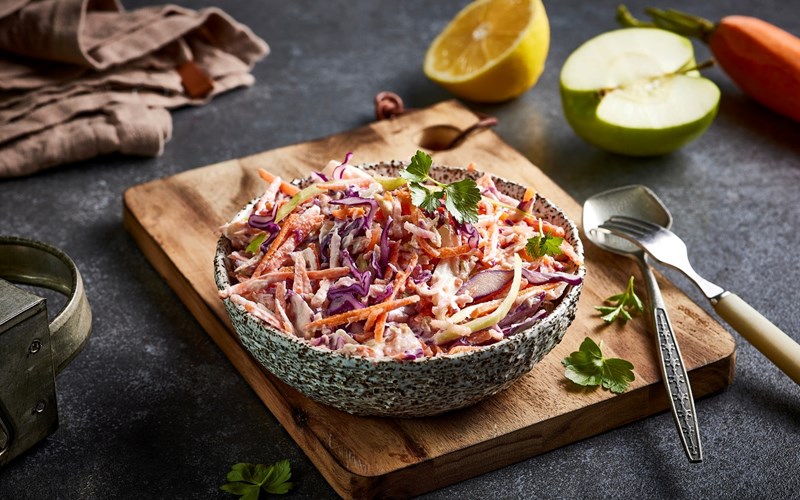 Slik lager du coleslaw