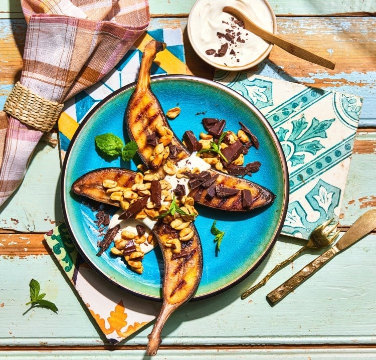 Grillet banan med kesam og mørk sjokolade