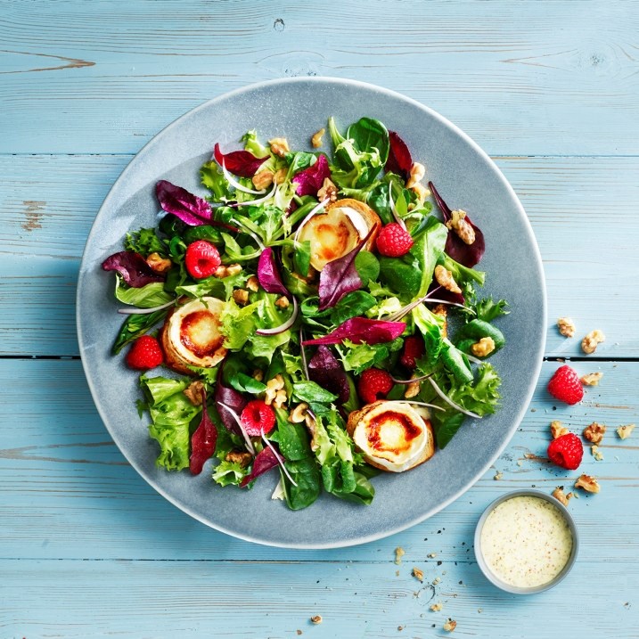 Middelhavs Mix med bakt chevre og valnøtter