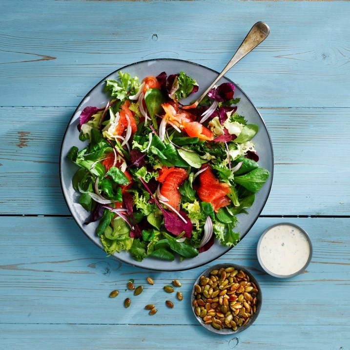Laksesalat med Middelhavs Mix
