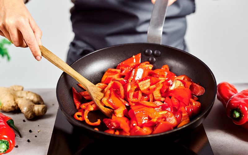 Når spisspaprika varmebehandles får den en dyp, sødmefull smak.