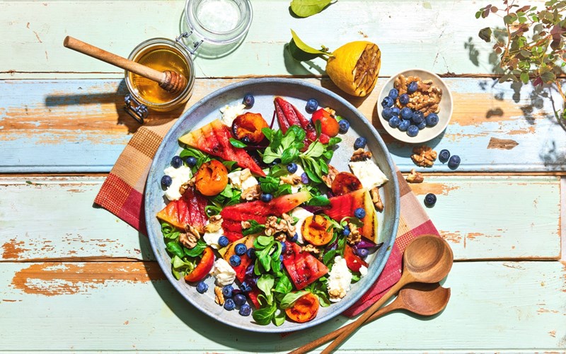 Salat med grillet vannmelon og aprikos