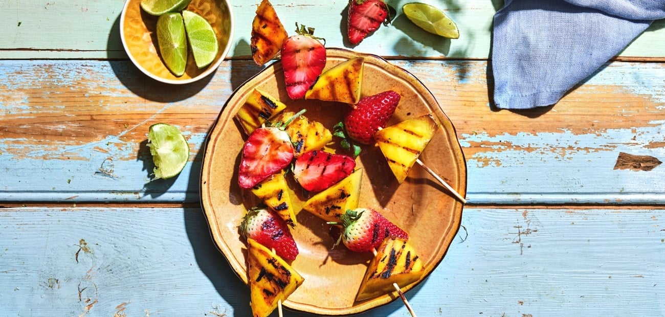 Frukt og grønt på grillen
