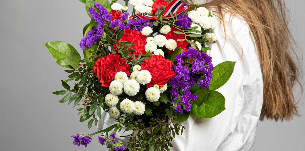 17. mai-stemning med blomster