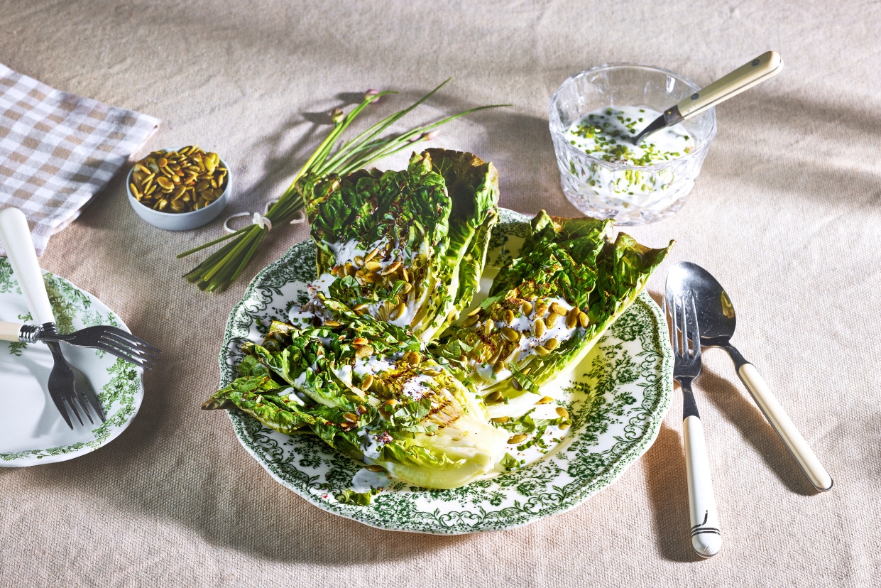 Grillet hjertesalat med gresskarkjerner Bama