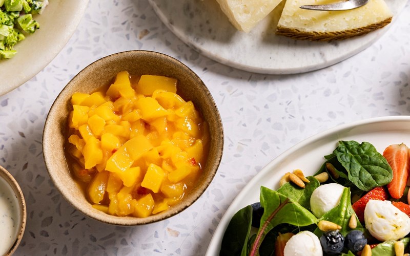 Vår ferske mangosalsa er god til grillmat – prøv den gjerne som topping på laks eller ørret.