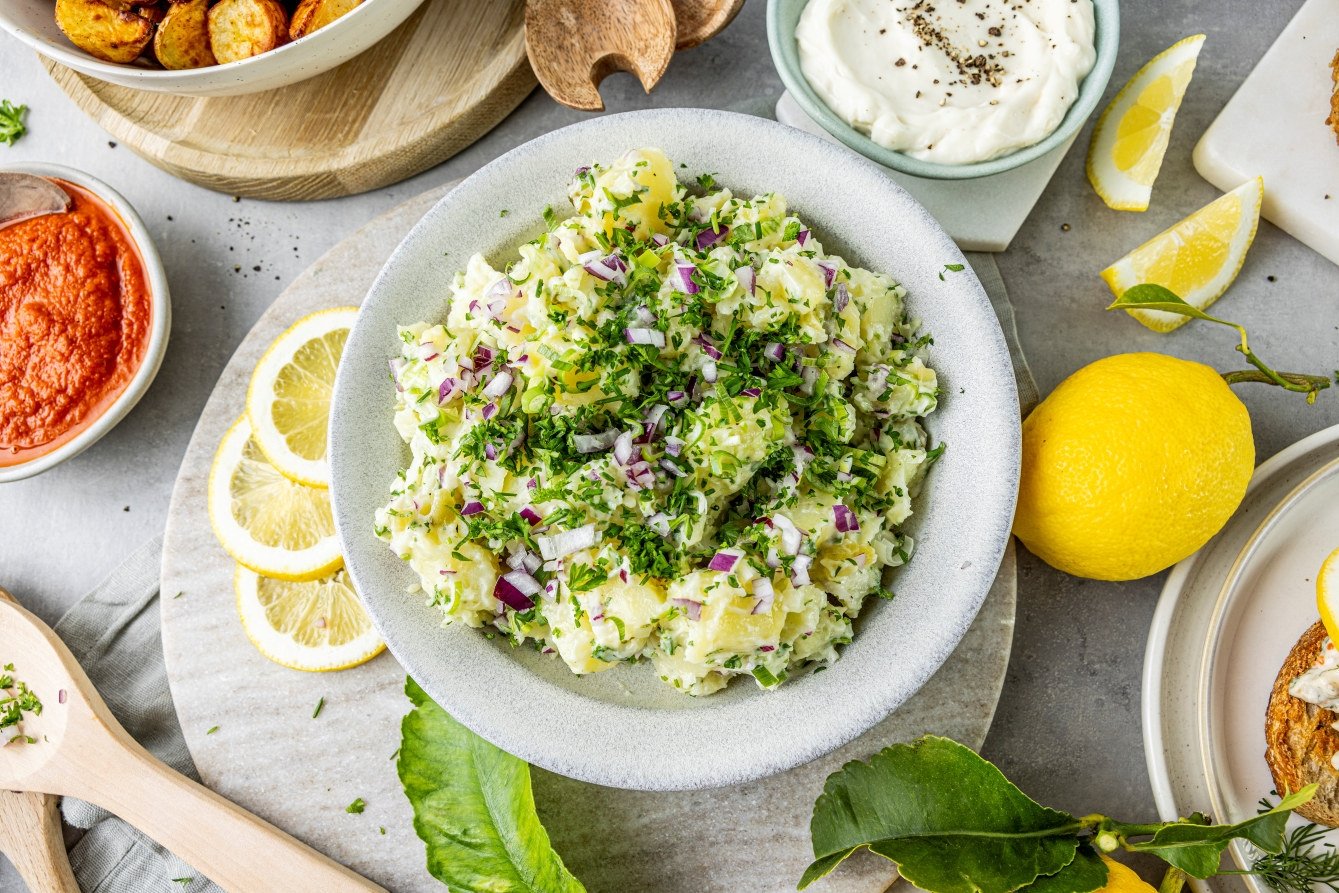 Hjemmelaget potetsalat med Vegme aioli