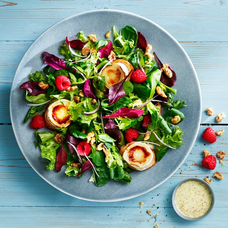 Middelhavs Mix med bakt chevre og valnøtter