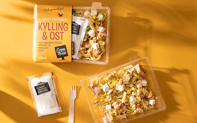 I alle våre salater får du med en smakfull dressing og en hendig gaffel, slik at du kan nyte god salat når som helst og hvor som helst.