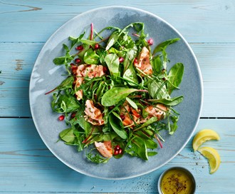 Babyleaf Mix med laks og granateplekjerner