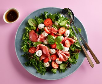 Skinke- og mozzarellasalat