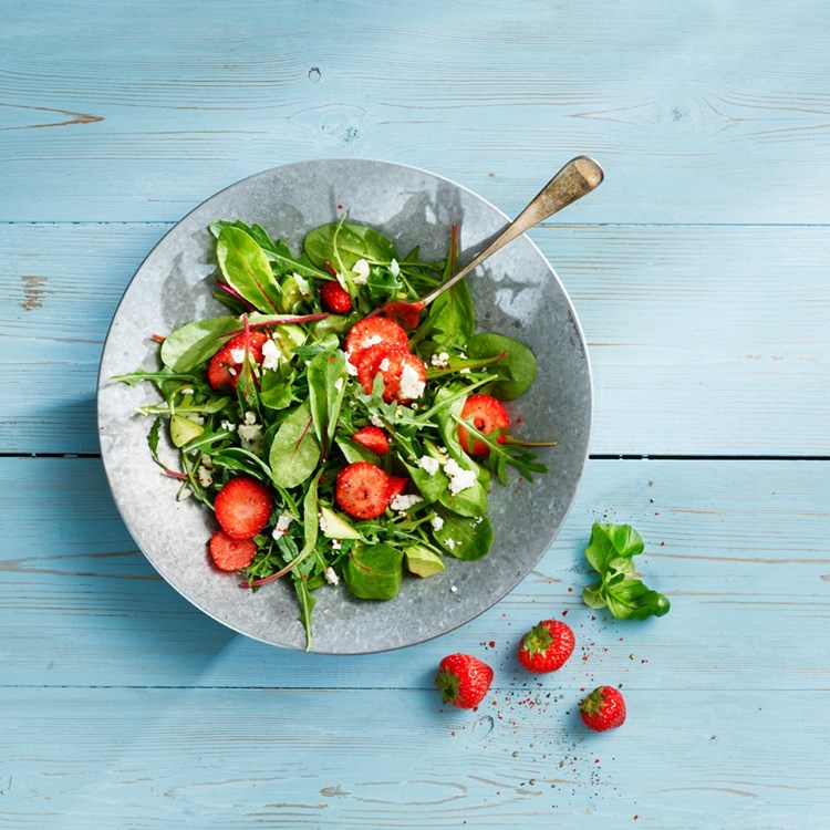 Babyleaf Mix med feta og jordbær