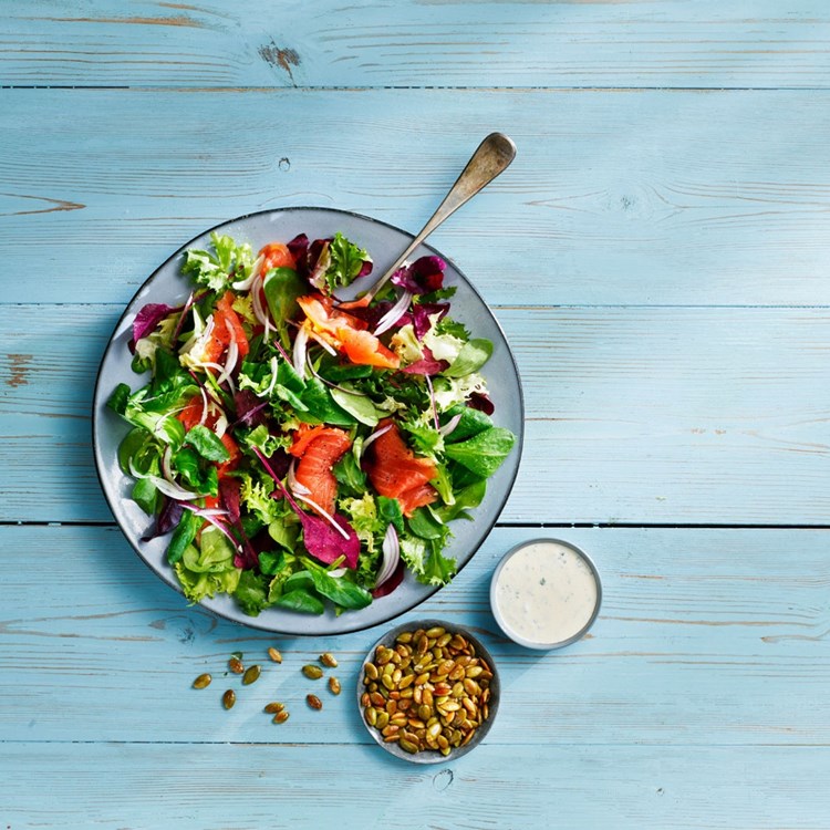 Laksesalat med Middelhavs Mix