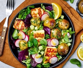 Lun salat med halloumi og poteter