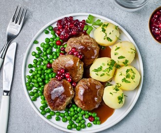Kjøttkaker i brun saus med mandelpoteter