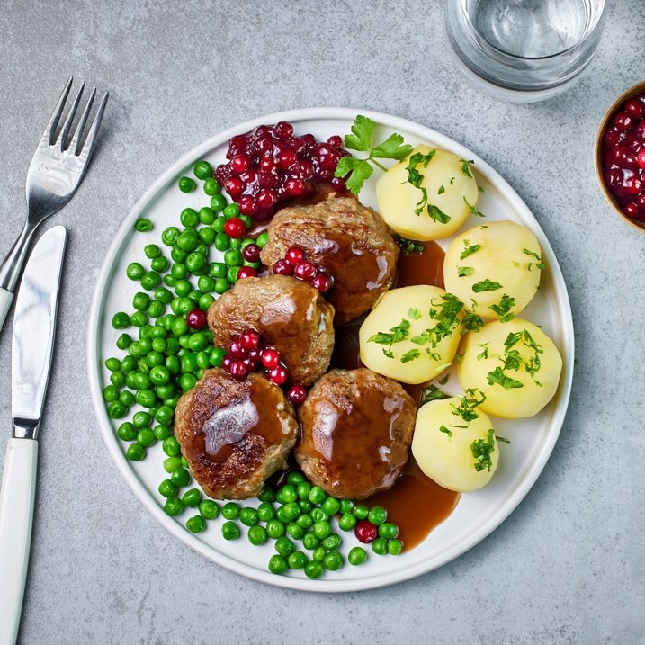 Kjøttkaker i brun saus med mandelpoteter