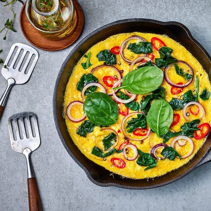 Omelett med spinat og løk