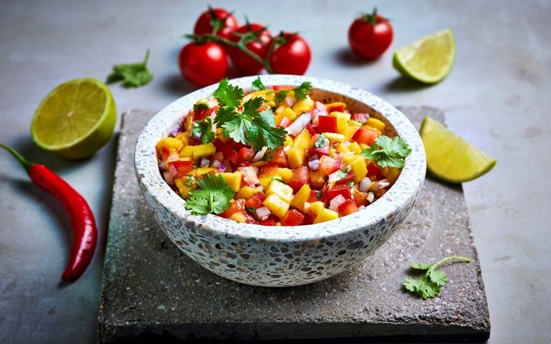 Salsa med tomat og mango