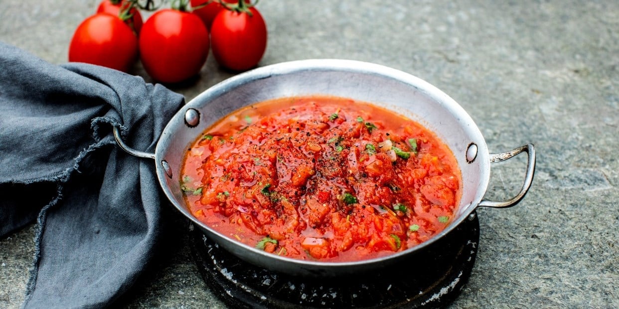 Slik lager du tomatsalsa