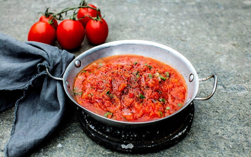 Slik lager du tomatsalsa