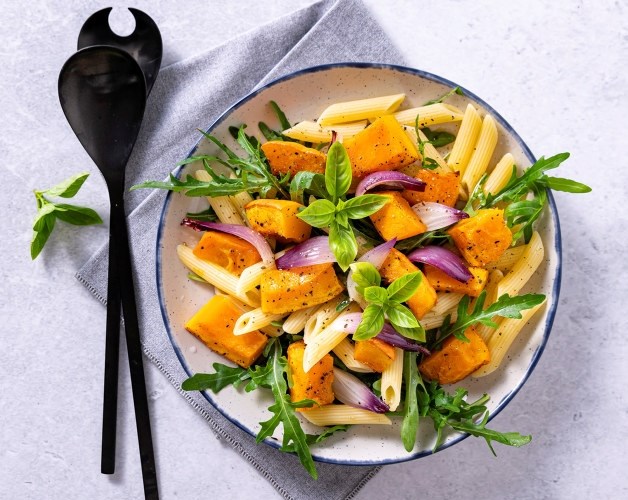 Lun gresskar- og pastasalat